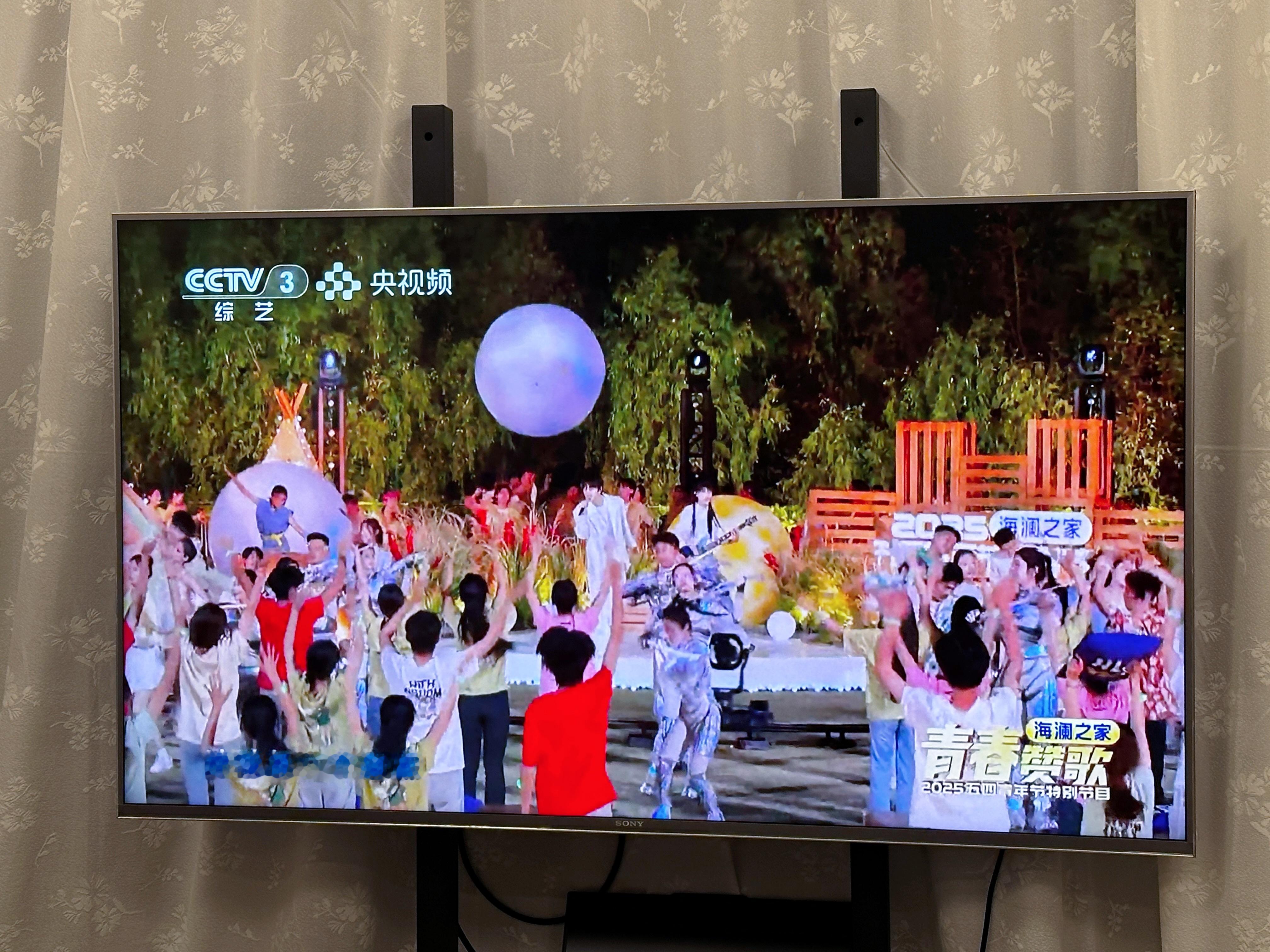 “妈妈，我上电视了[太开心]”央视五四晚会我难忘的青春记忆银河快递 ​​​