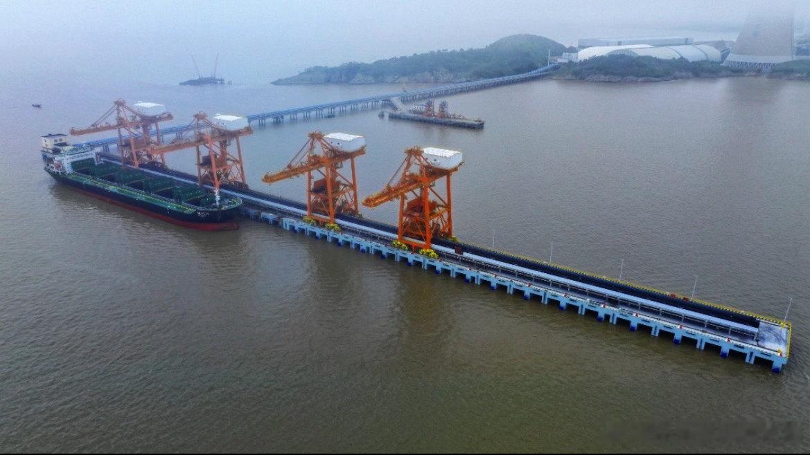 台州三门码头集群提速起势实现历史性跃升台二电配套码头完成交工验收，一批万吨泊位落