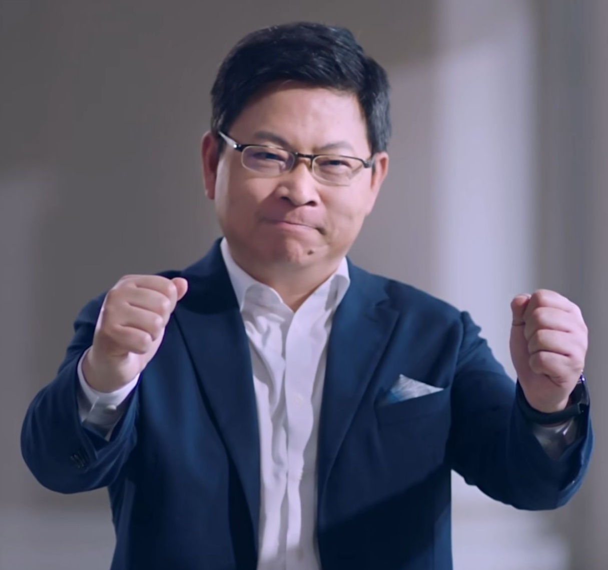 孟晚舟卸任华为终端公司董事余承东升官了，现在是华为终端公司董事长。 