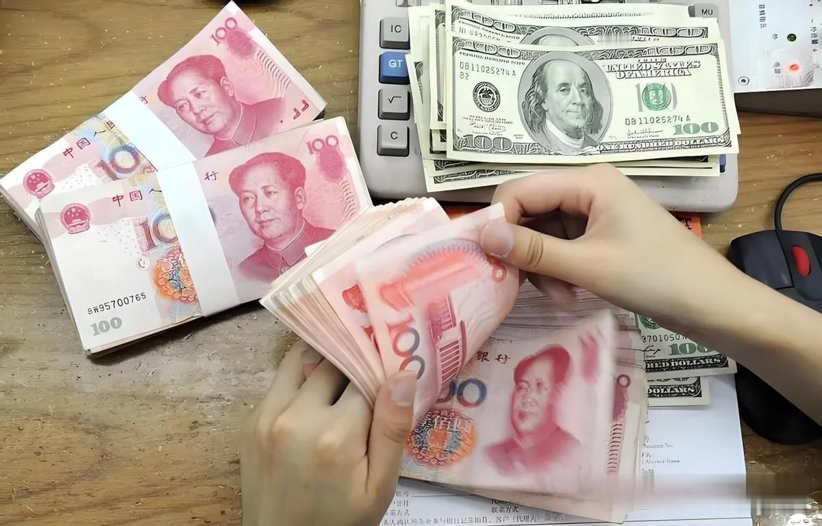 网友提问：人民币汇率大涨，对中国股市有什么影响？
人民币汇率较大升值在理论上能够