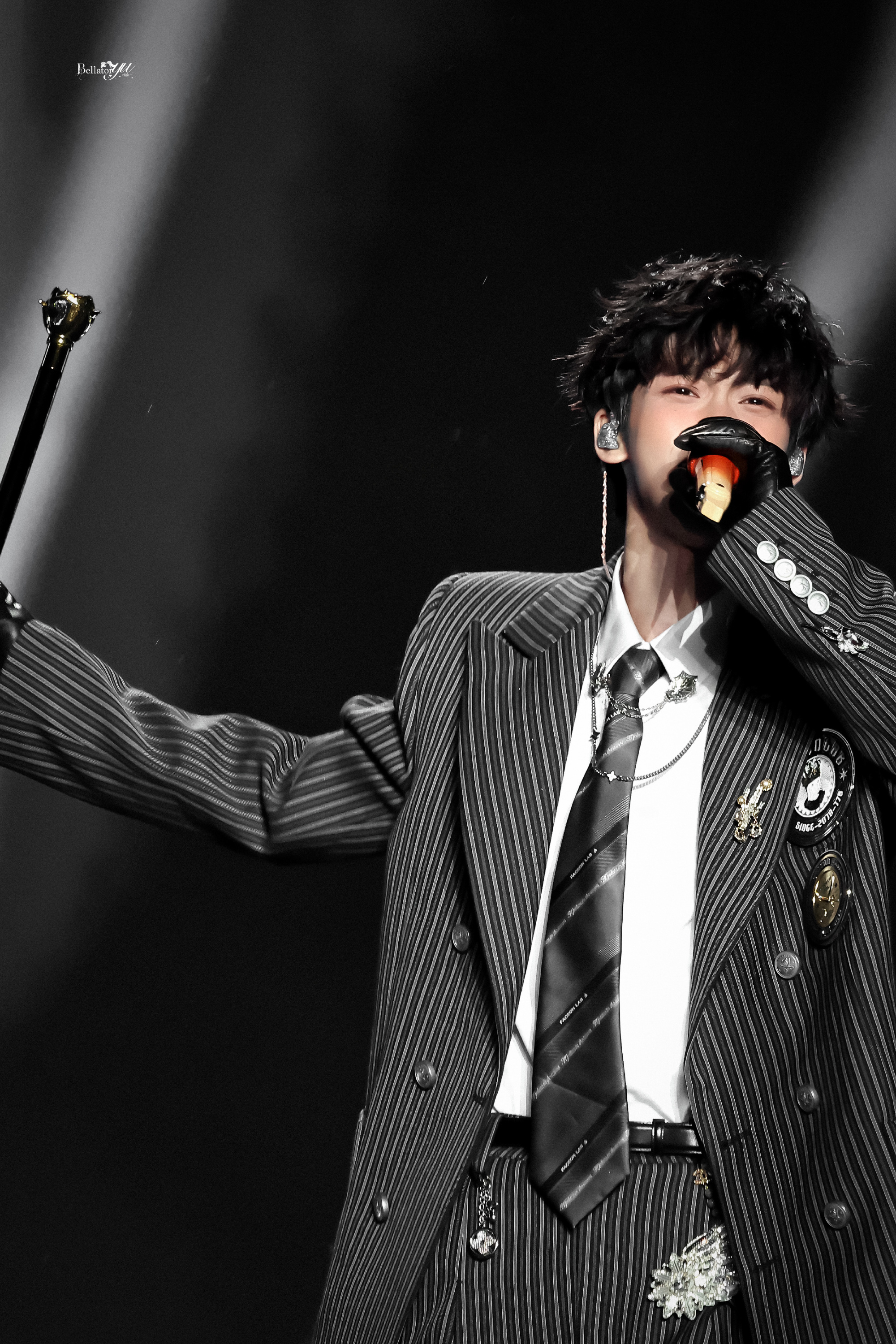 网易严选代言人梓渝 🔮梓渝﻿﻿ “聆听枫叶的旋律，盛放在这个季节的海棠花似繁星