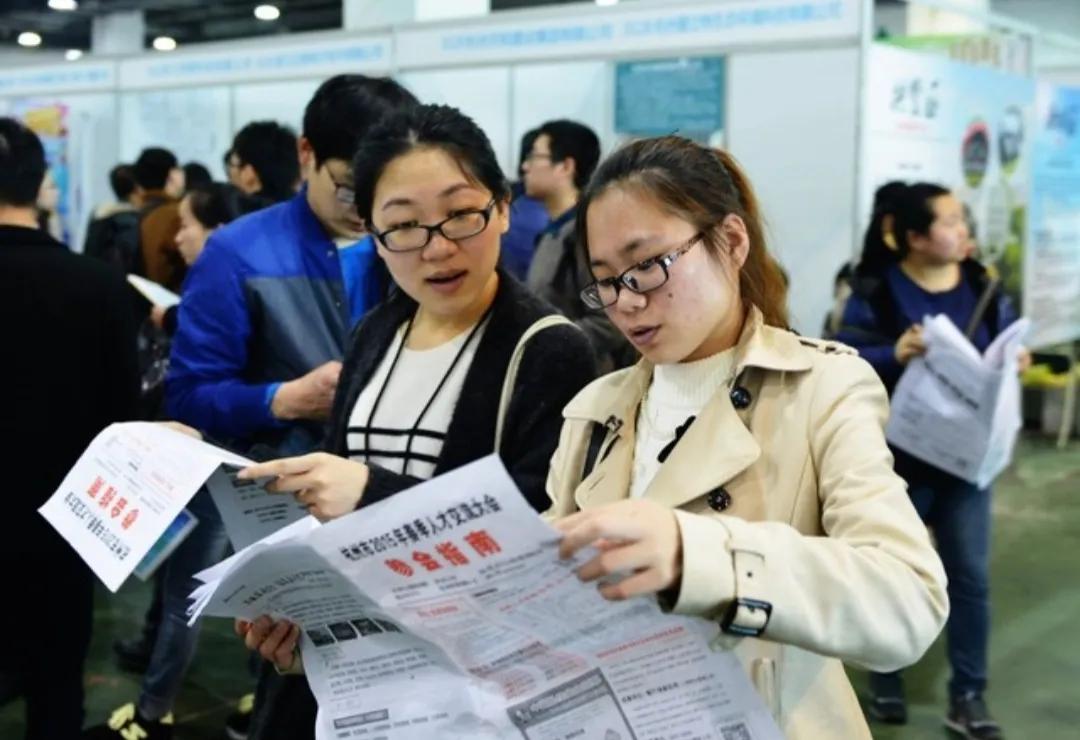 #秋日生活打卡季#以下是南京大学和东南大学的部分王牌专业在全国的排名情况：
 