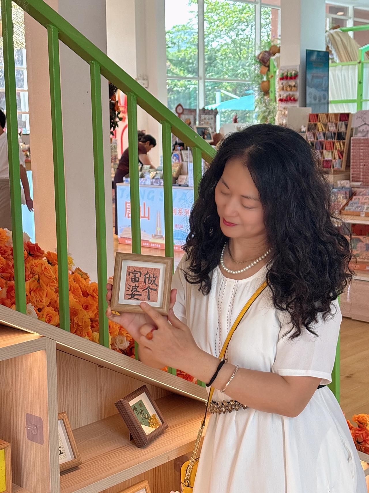 每一个瞬间都会感动自己，我们总是去追求心中的理想，而忽略的
