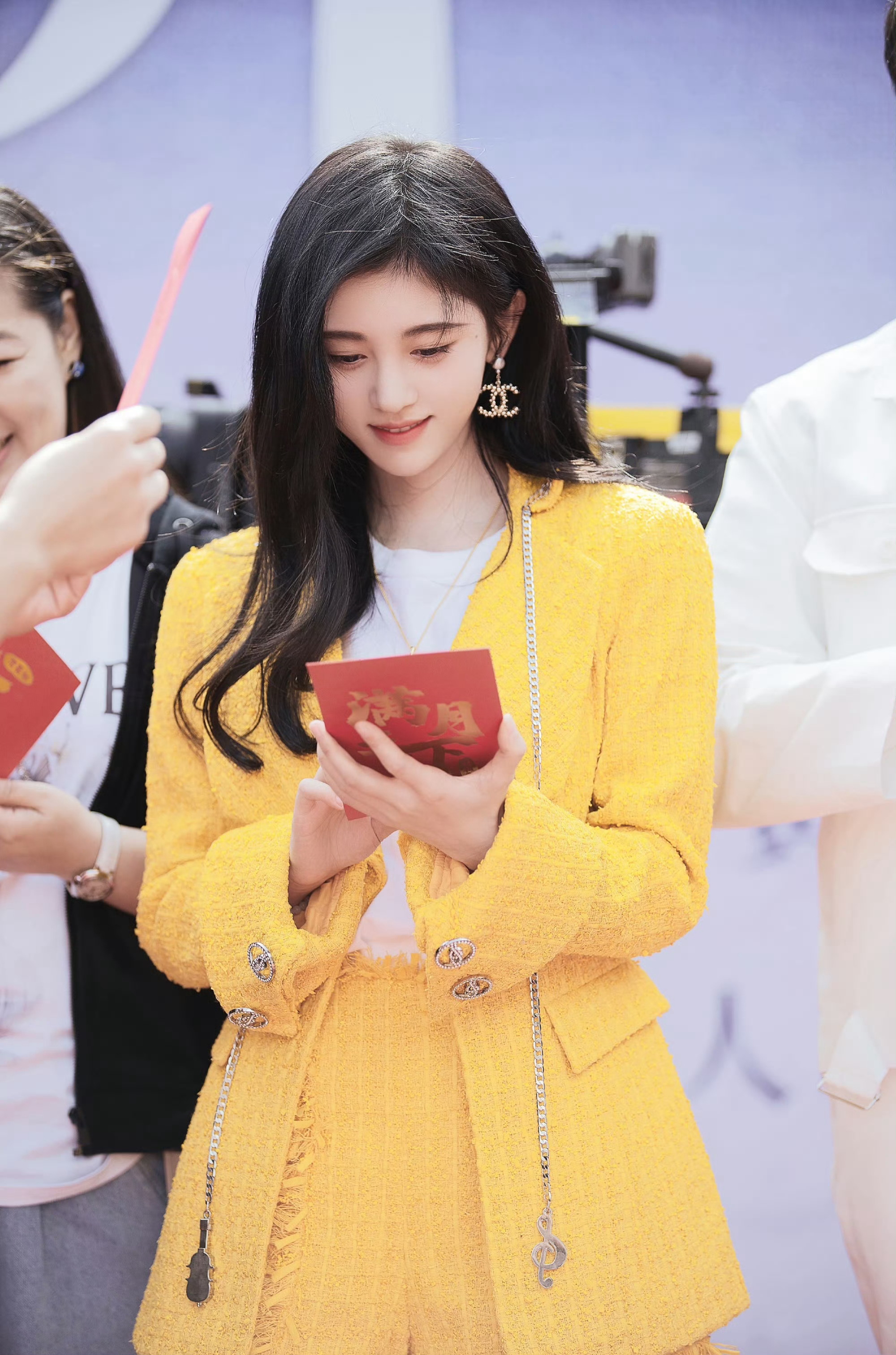 鞠婧祎 🍊鞠婧祎阿黛 我的十七岁 梦想着站在舞台上 就像现在这样
