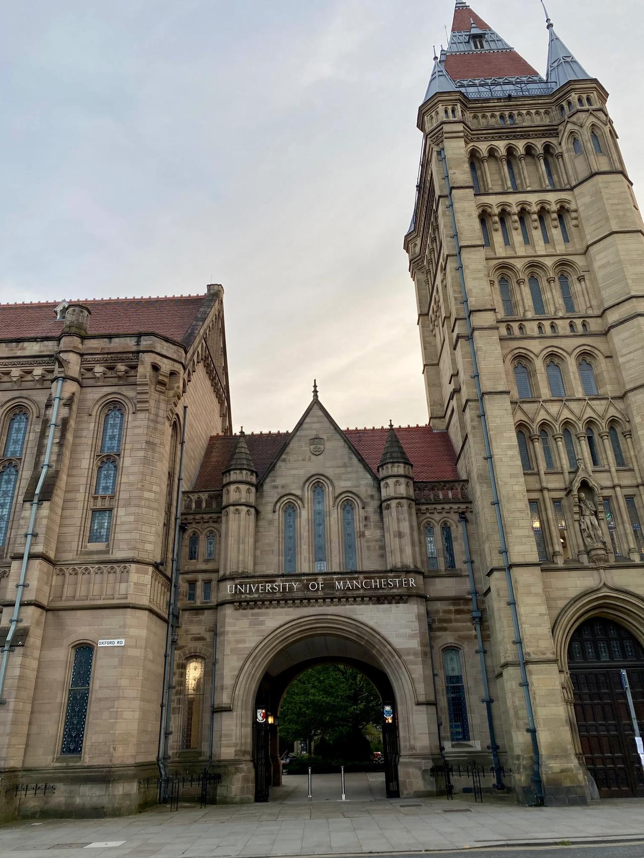 曼切斯特大学，很美！适合留学！