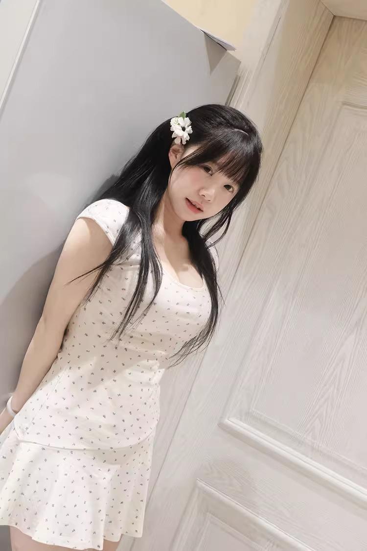 我恨啊！

当我第一次踏入这个豪华的府邸时，心中充满了忐忑。我不知道等待我的会是