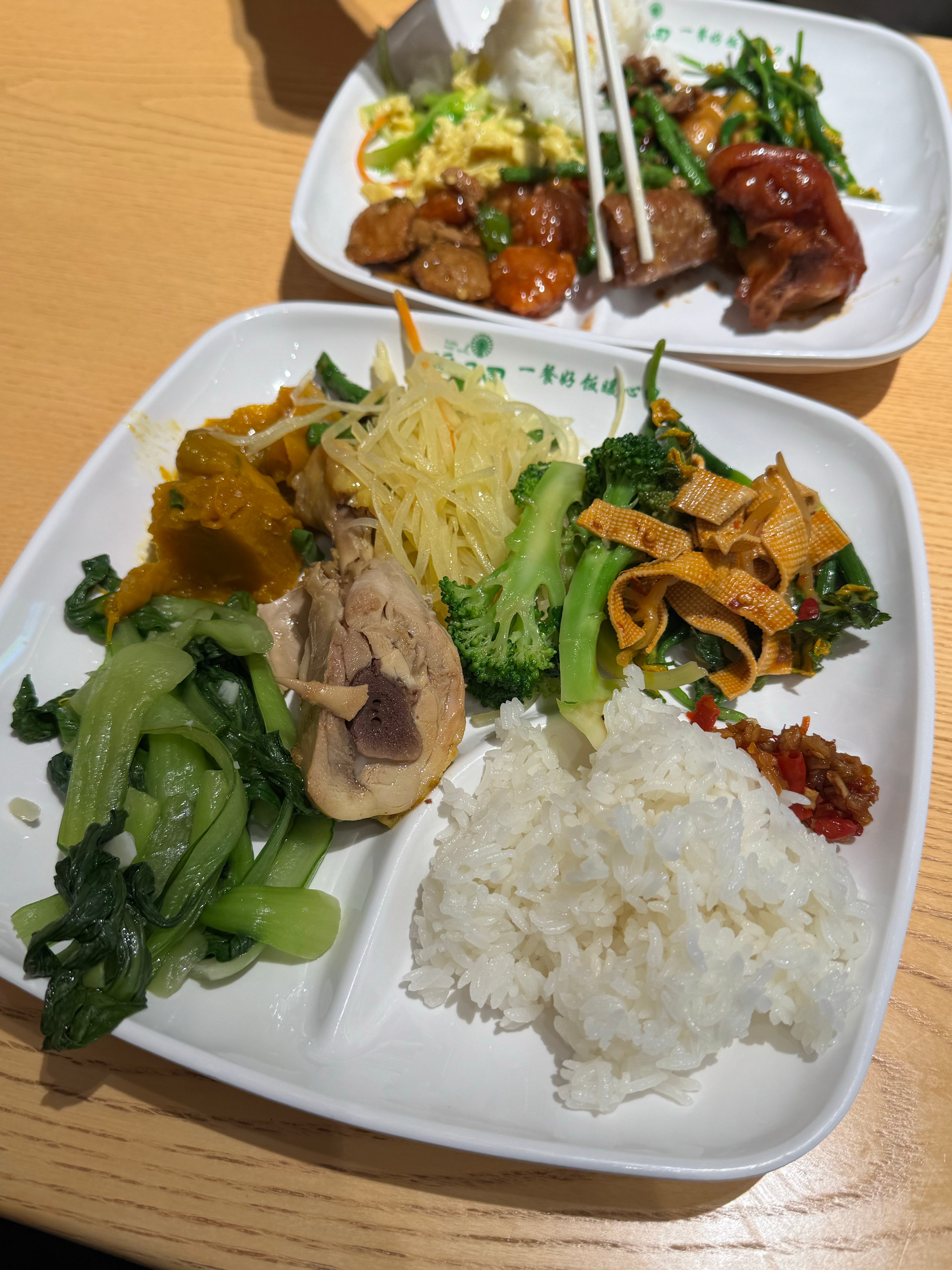 今日鸡腿饭，要开始减脂了，控制食量，干净饮食