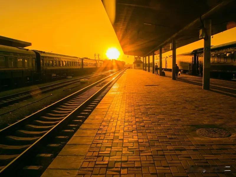 又快到年底了，这几年确实挺闹腾，日子过得好像很快，又似乎很慢。快的恍恍惚惚，慢的