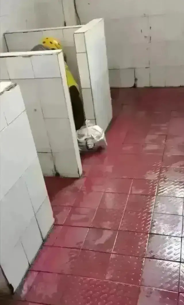 外卖送得慢千万不要差评，有时候外卖员也可能在忙！ ​​​