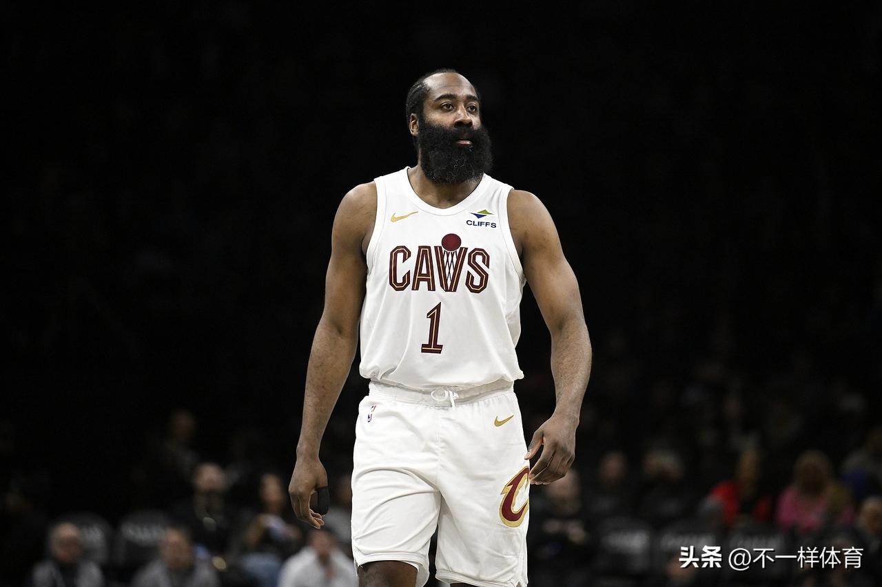 哈登21分，米切尔17分，六人得分上双骑士队115-101大胜二阵76人队，格莱