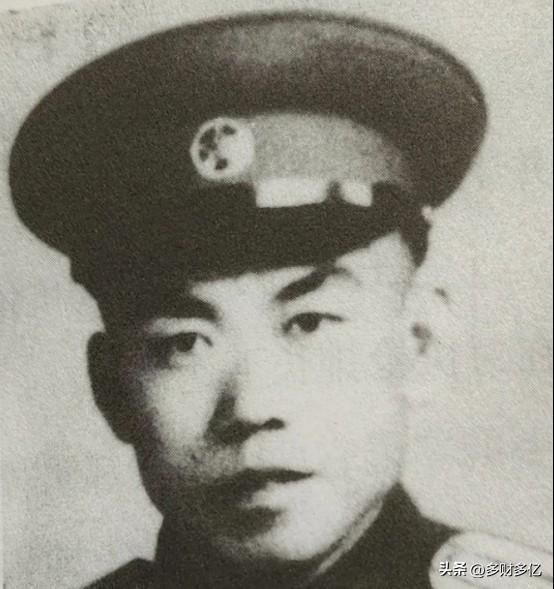 1961金三角惊魂夜！师长蒙宝业弃孕妻狂奔，骂他冷血的都不懂这段血泪史
 
19