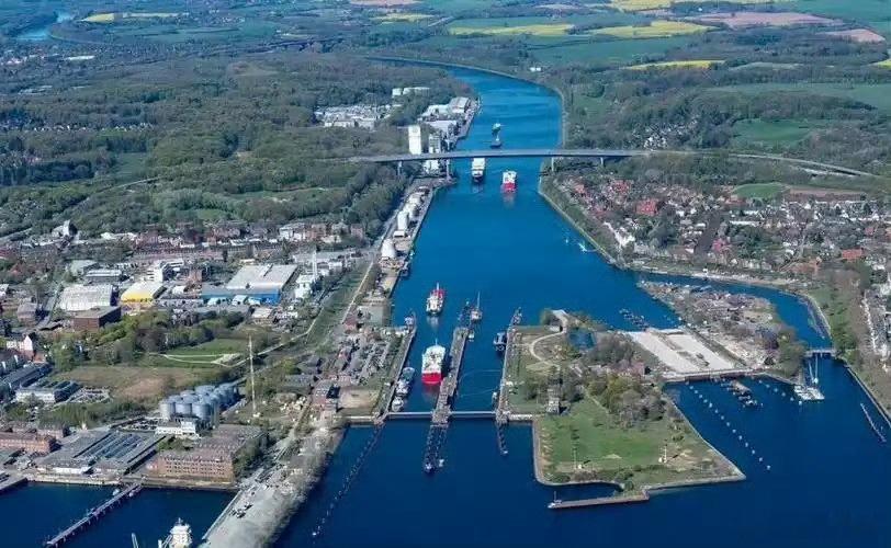 中方要求两大航司立即停止巴拿马港口运营这是巴拿马政府粗暴剥夺中方企业的特许经营权