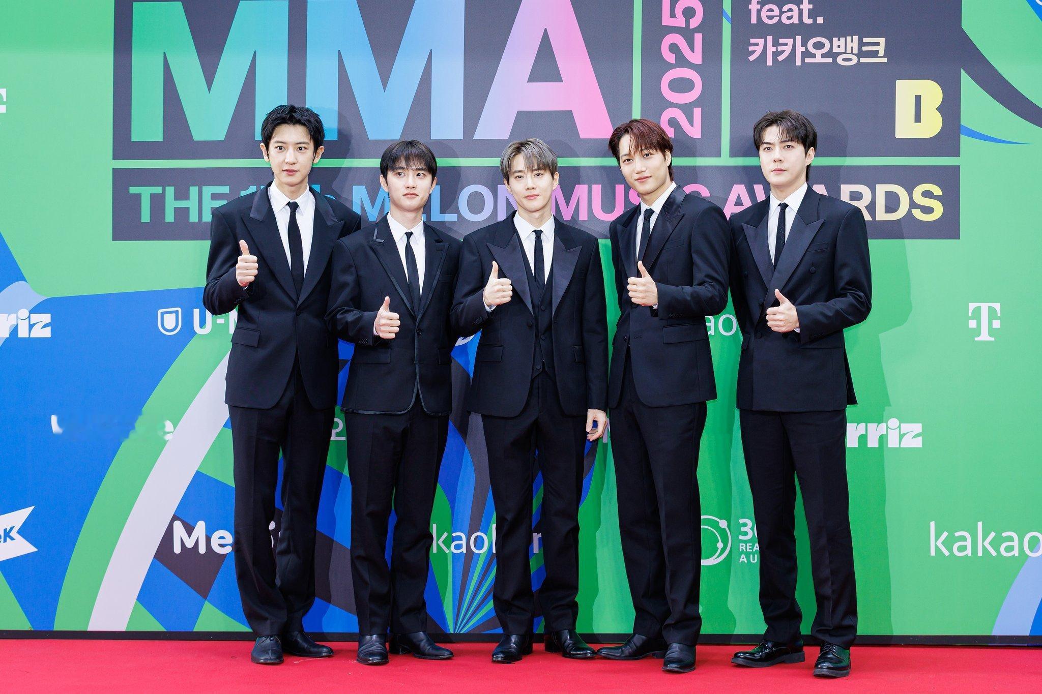 【twi】EXO合体出席MMA红毯这状态太绝了EXO出席MMA红毯EXO合体红毯