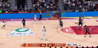 李炎哲得分就靠吃饼和补篮，接着就被萨姆纳冲击造杀伤，真的不能乐极生悲

新疆队上