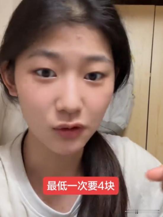 力所能及做家务，才是孩子一生的底气。
 
刷到一条热议视频，一名女大学生吐槽校园