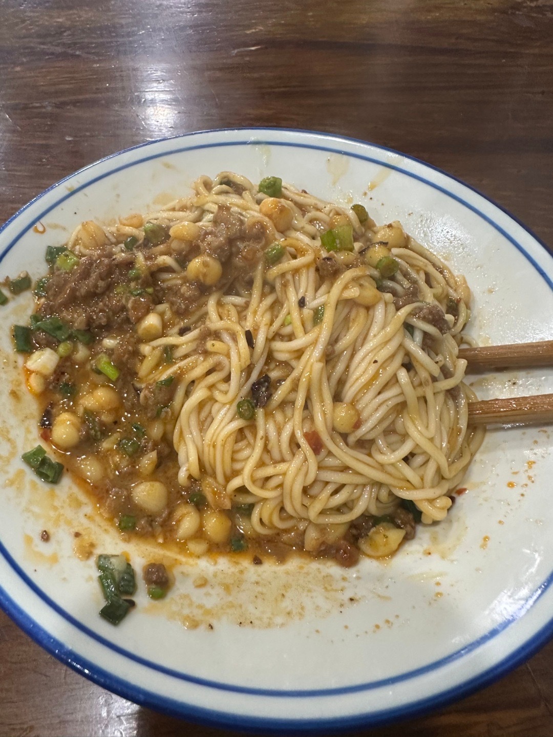 这个圈子里真的很枯燥无味的，还要时刻调整自己的情绪！饿了吃上一碗正宗的重庆豌杂面