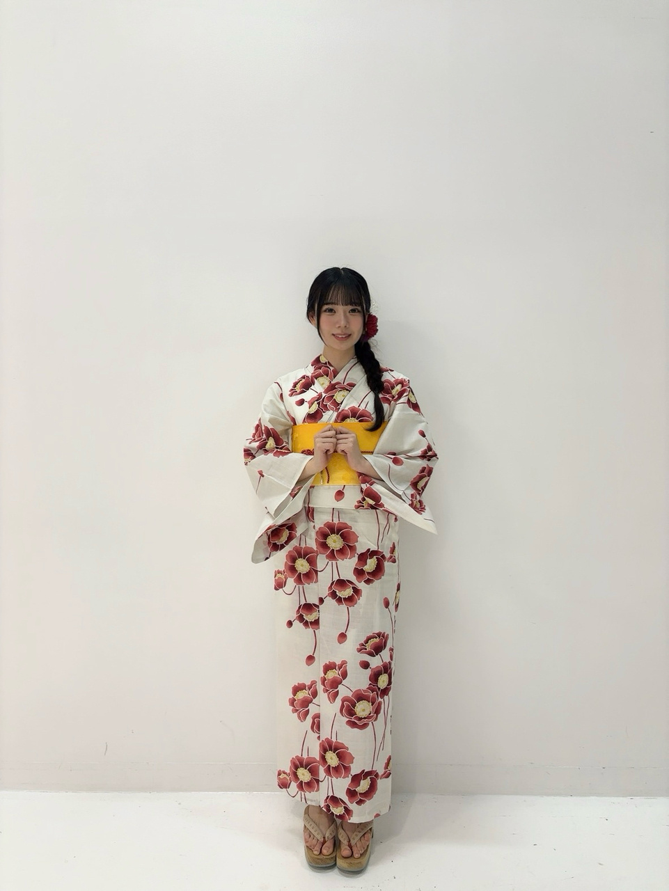 坂井新奈「今日とても暑いですね！夏です。夏祭り行きたいです💭もっと暑くなるのか