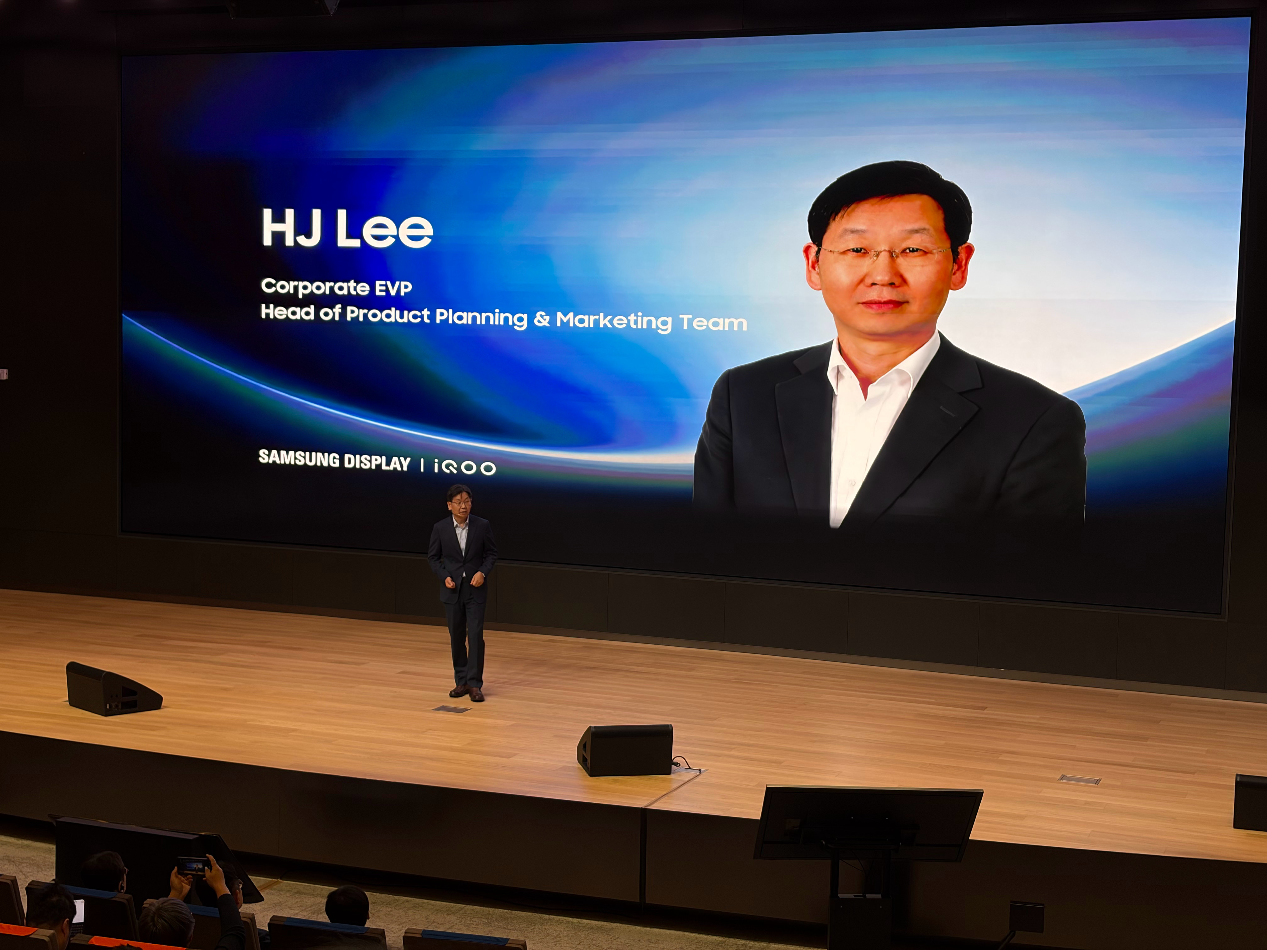 iQOO这次是跟三星深度联合搞屏幕了 ​​​