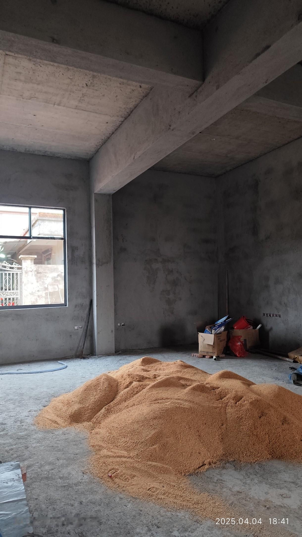 农村自建房用什么瓷砖装修比较好？耐用，经济实惠，而且看起来大气。
做好主体快一年