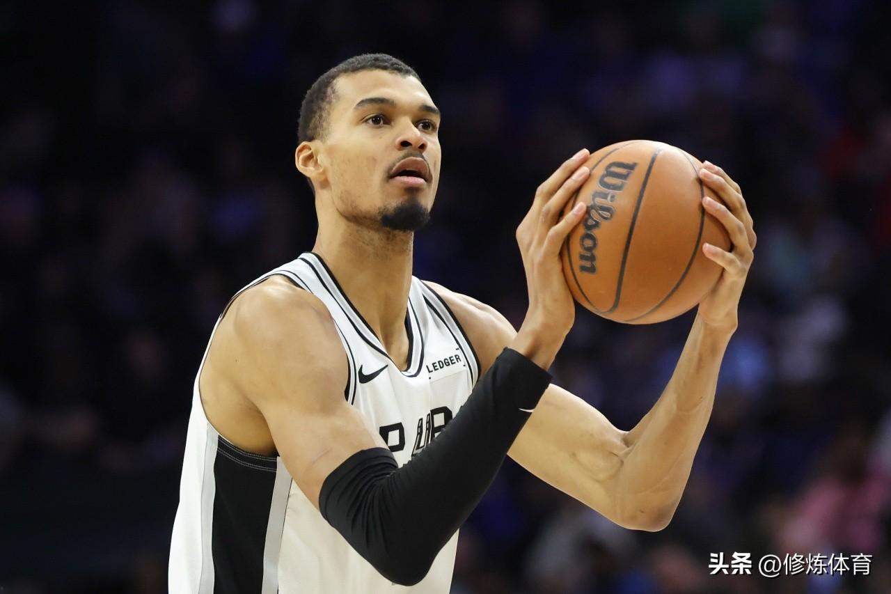 太厉害！文班亚马绝杀太阳，马刺锁定季后赛名额，2月份和3月份只输一场：

1、马