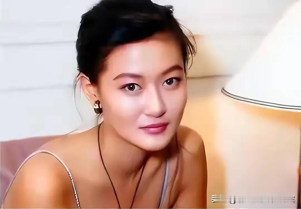 破案了！蔡澜根本没有胁迫陈宝莲拍三级片

这几天，某大V在网上大肆传播蔡澜曾经逼
