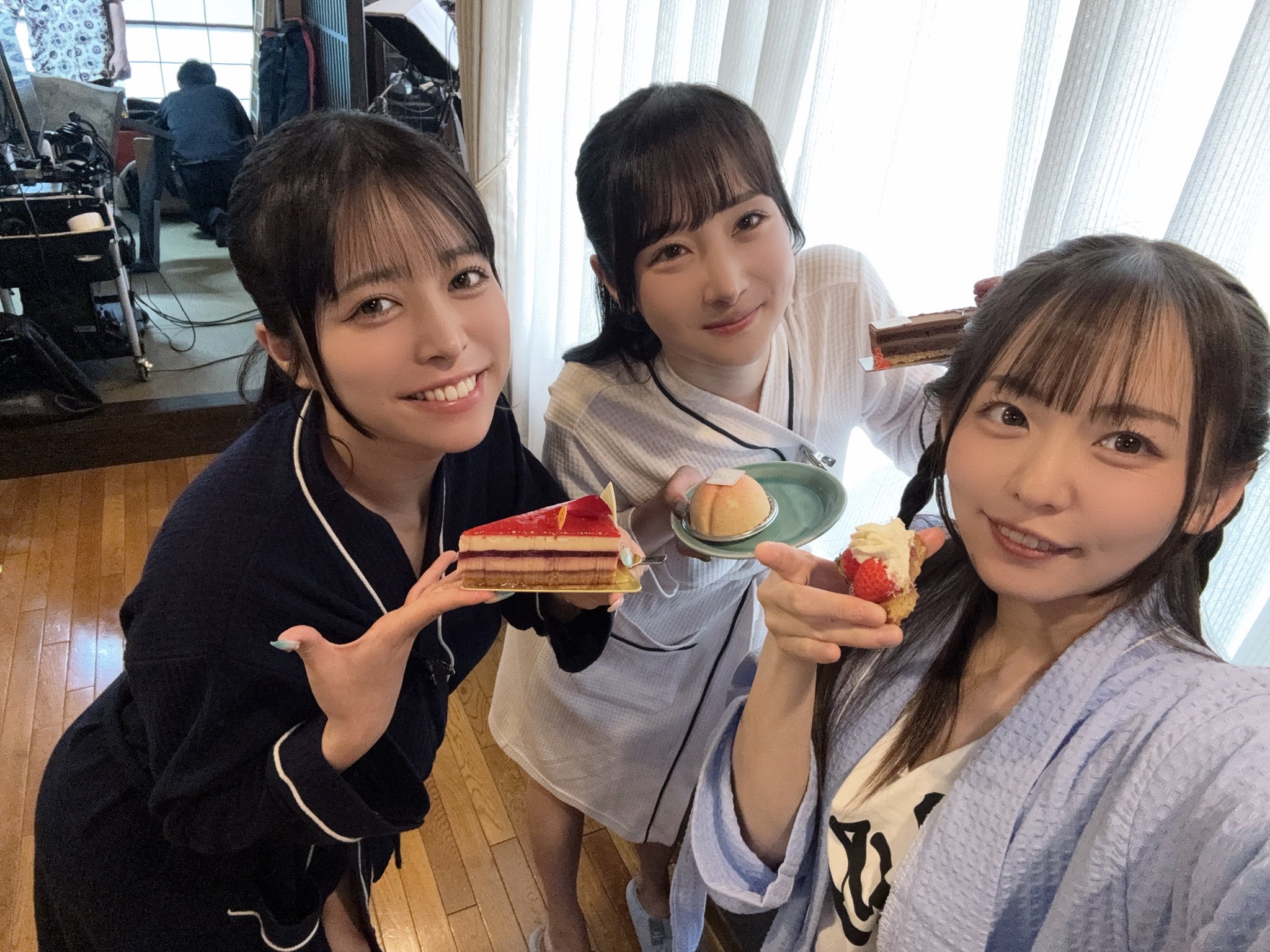 羽月乃蒼，小野坂唯香，西元美纱的最新拍摄现场照 ​​​