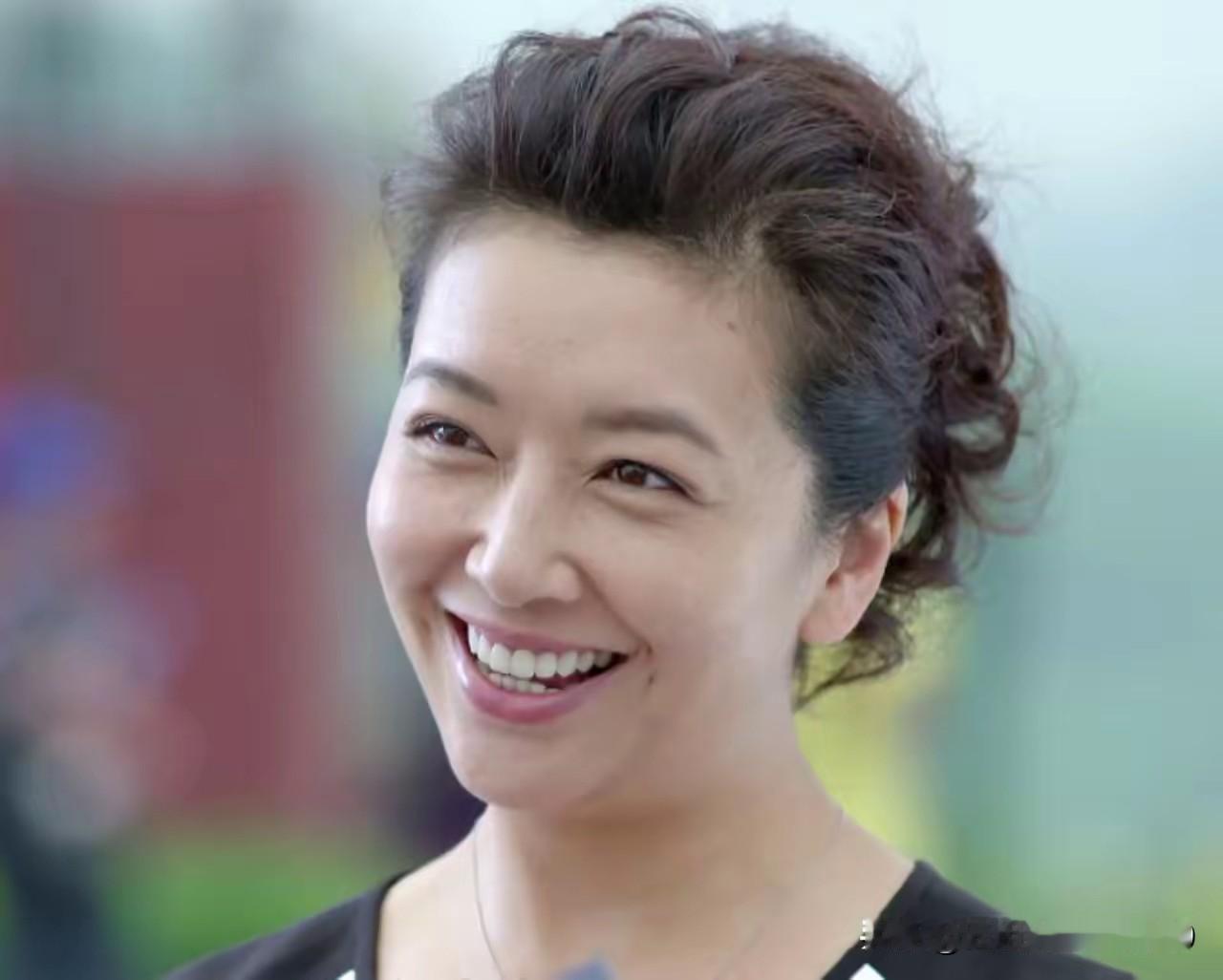 江珊的婚姻经历：
江珊曾与高曙光有过一段婚姻，两人于1997年因拍摄《我想有个家