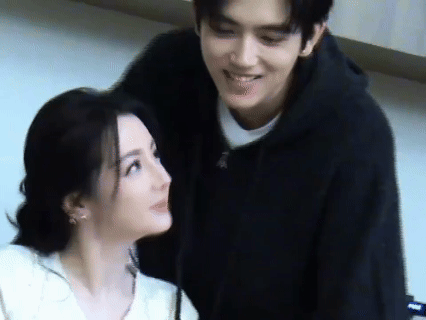 陈飞宇什么时候原谅现偶 不止现偶亮眼，《白日提灯》也迎来阿瑟独有的八集定律，绝美