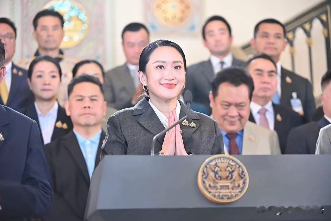 泰国宪法法院于8月29日正式解除佩通坦·西那瓦的职务