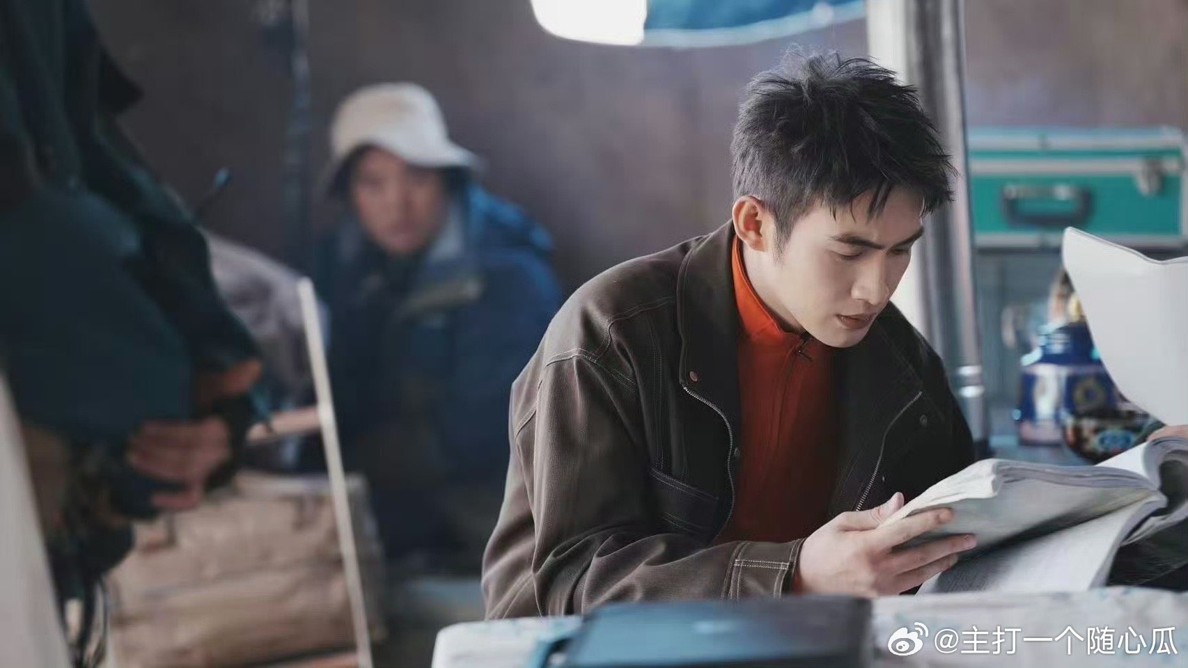 张彬彬《龙骨焚箱》片场小记，认真工作的人儿！余生有涯也快来了 ​​​