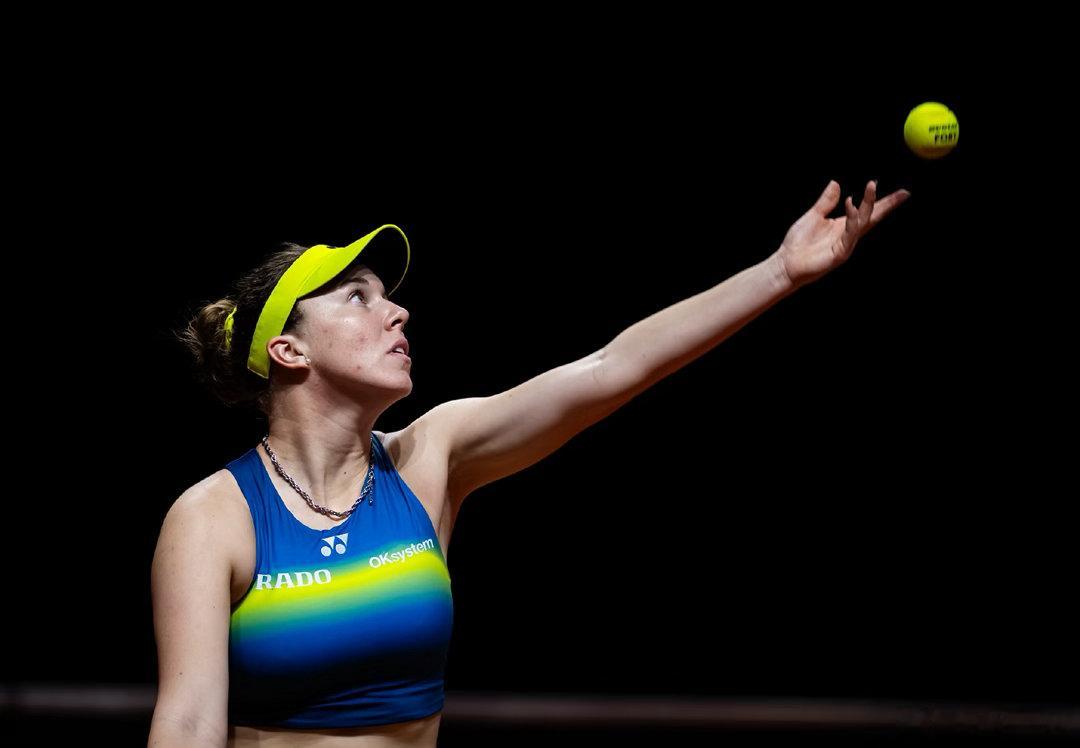 高芙遭诺斯科娃爆冷WTA1000马德里站第四轮，13号种子诺斯科娃三盘大战，最终