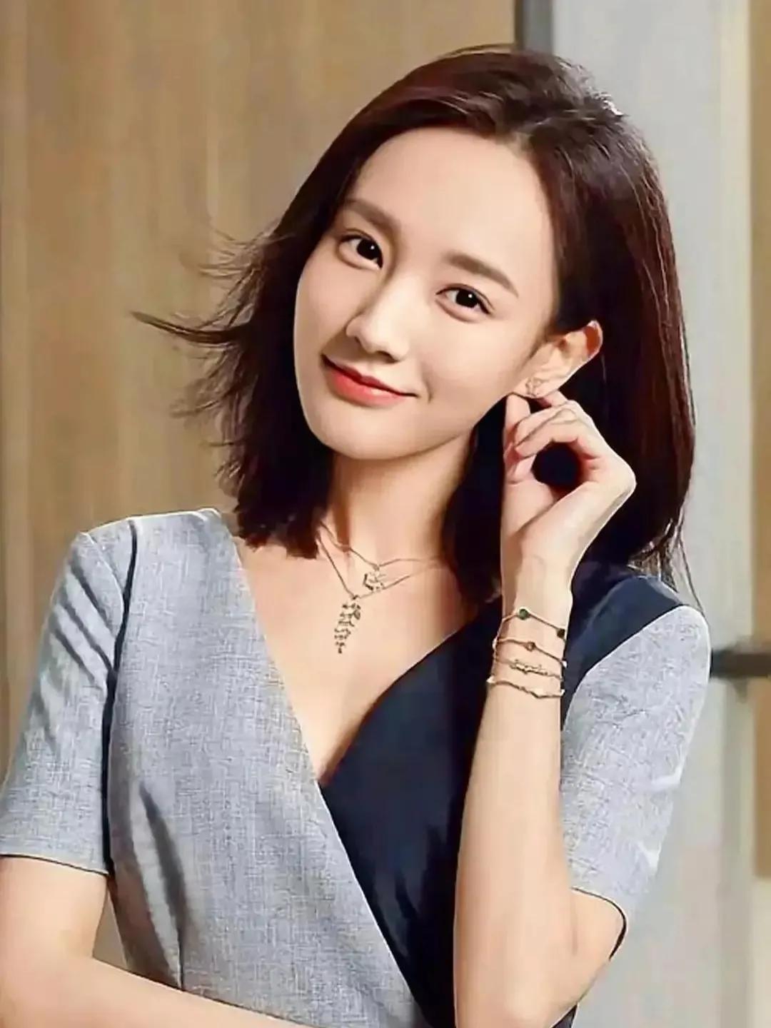 李一桐是一位备受关注的年轻演员，以其出色的表演才华和魅力备受赞誉。
 
在演技方