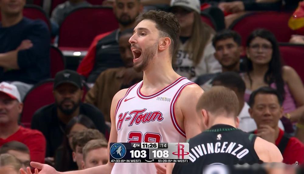 轰下22分8助攻正负值全队第一的当家核心，转头就把自家防线漏出成吨的窟窿。你敢信