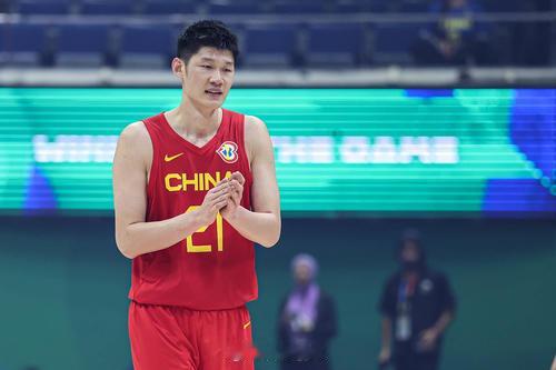 中国男篮今夜首发：赵睿、胡明轩、朱俊龙、赵嘉义、胡金秋中国男篮 ​​​