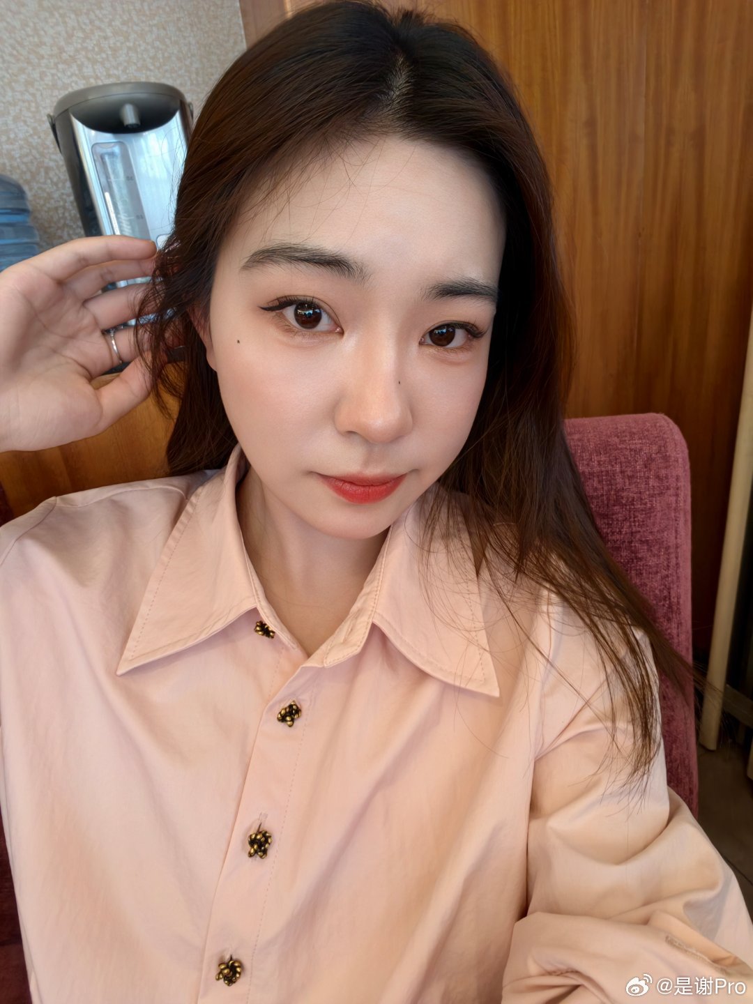 今天的天气真的好闷热，整的我火气好大。一大早被吵醒，楼上七八点就开始装修，昨天晚