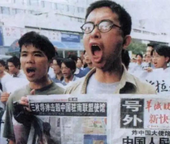 改革开放后，有三件事让不少国人心里一直堵得慌，每一件都像扎在心里的疤。1993年