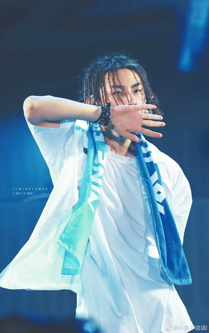 王琳凯做脏辫要六七个小时小鬼直播科普脏辫王琳凯直播名场面来袭！科普脏辫制作耗时六