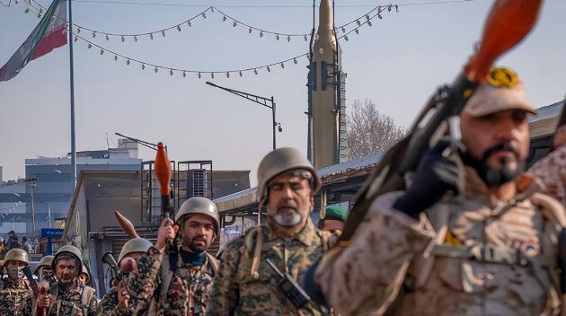 原本特朗普政府觉得，只要炸掉“大脑”，伊朗就会像多米诺骨牌一样倒下，国防军会起义