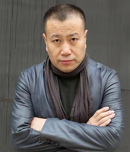 央美教授刘庆和，享受国务院特殊津贴，却因“都市水墨”被推上风口浪尖。他本科读民间