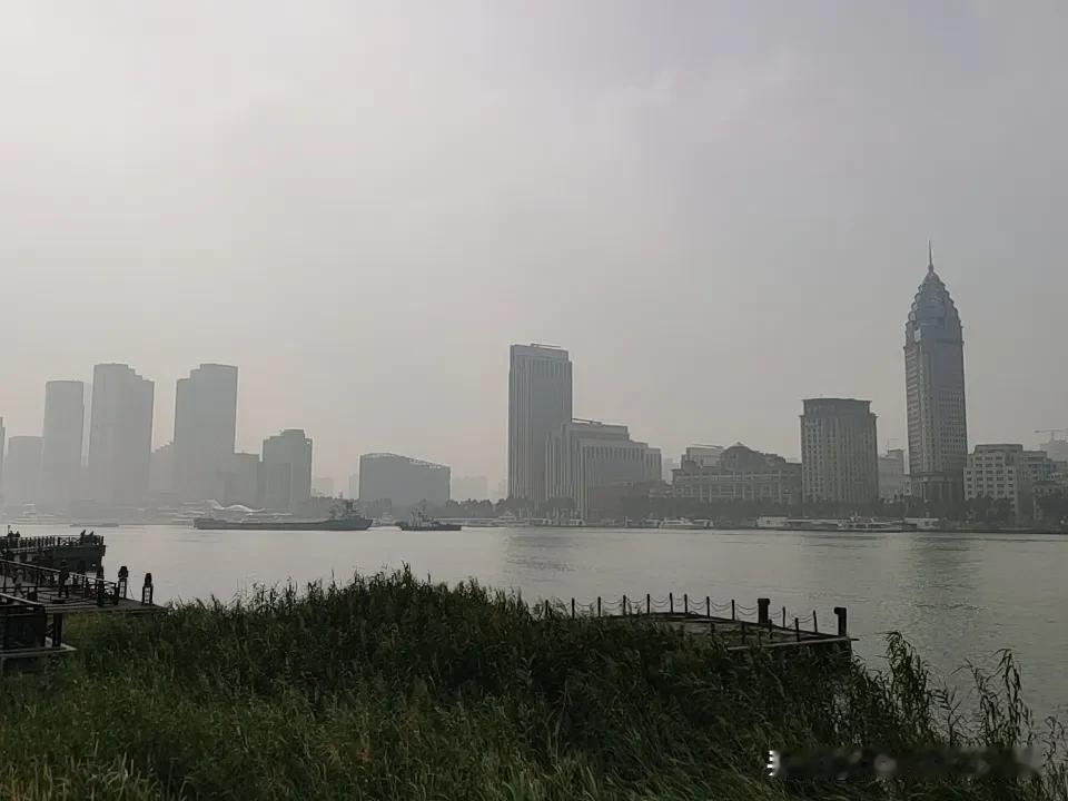 越是经济发达地区，人的素质相对来说越高，别的方面我不敢讲。我就从第一首文明用语方