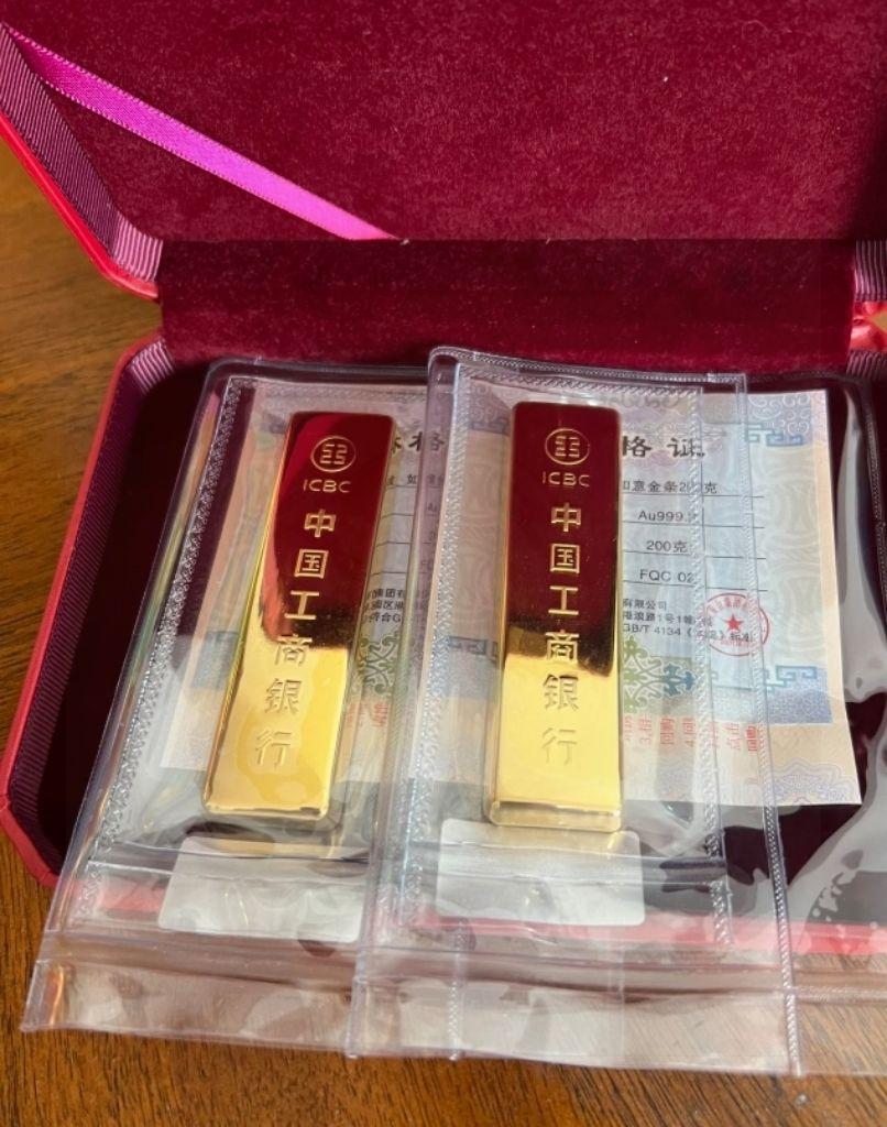 你昨天930买了黄金，今天跌到911。你告诉自己没事，这只是正常波动，回调就是机