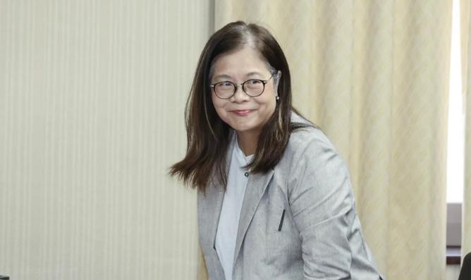 针对大陆公务船到东部海域执法，“台海委员会主委”管碧玲叫嚣：“中国不享有主权”！