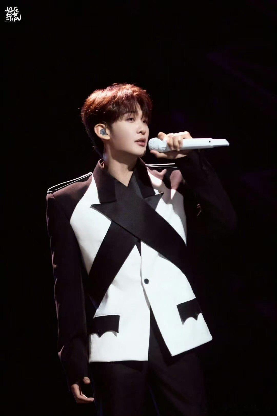 王赫野的情感表达太细腻了，不管是伤感的抒情歌还是热血的动感曲，都能精准拿捏情绪层