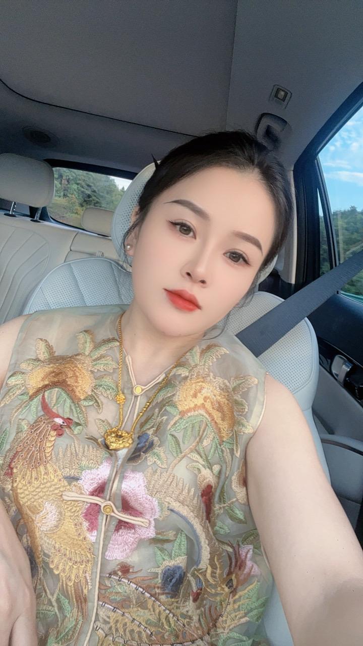 男人是用来撑腰的 而不是在出事的时候评判自己的 一个男人最大的魅力不是...