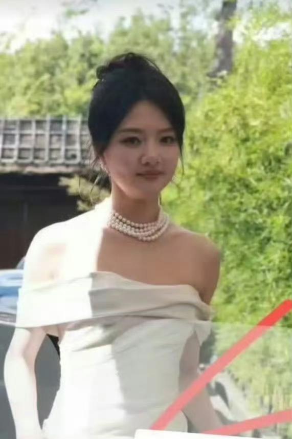 我太能理解任敏了，我就是和她一样，身上瘦，脸上肉多，单看任敏身材，其实已经很瘦了