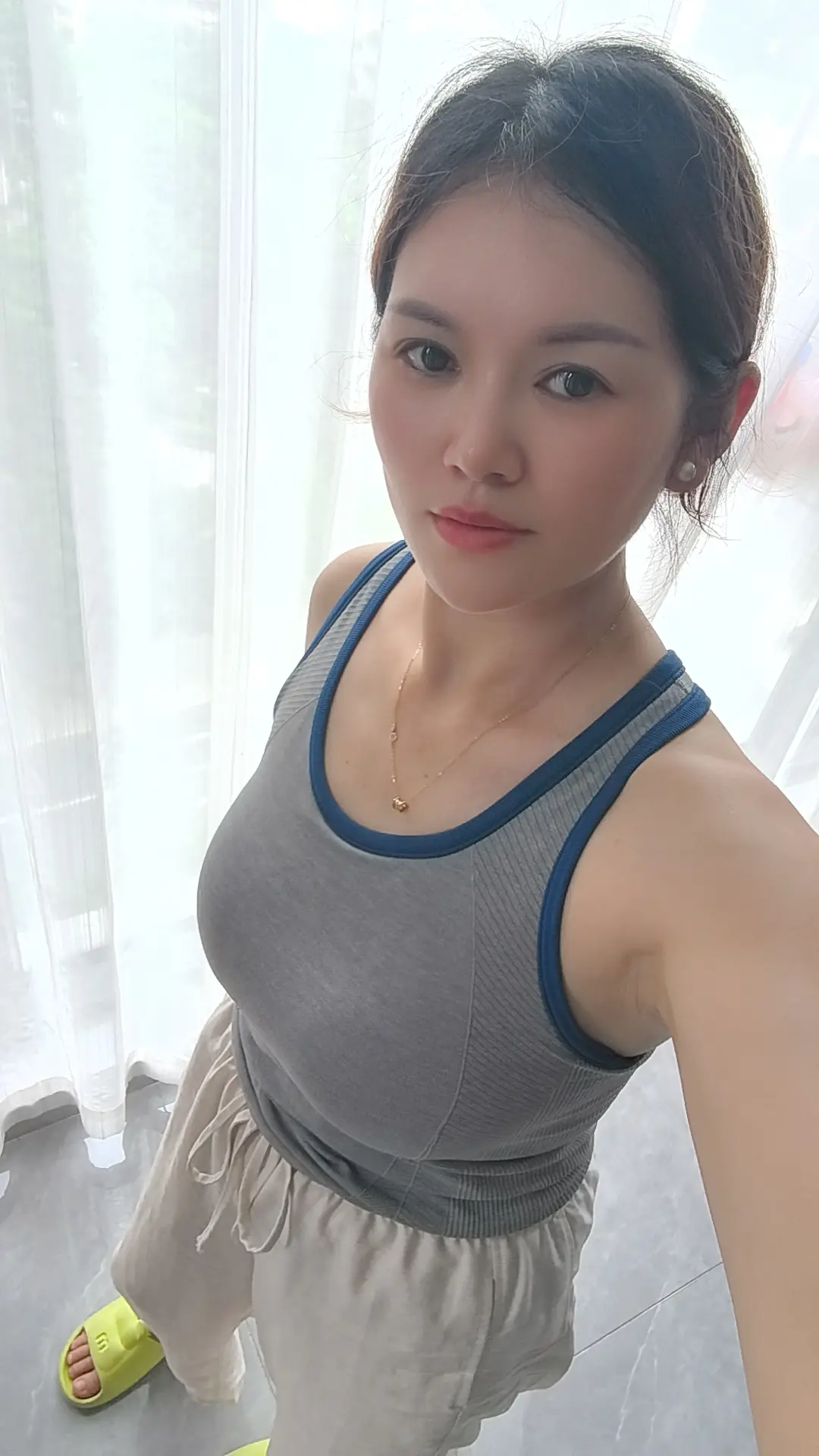 曾经整日暗自流泪，无数次情绪崩溃，独自带着孩子深陷低落，一度觉得自己熬...