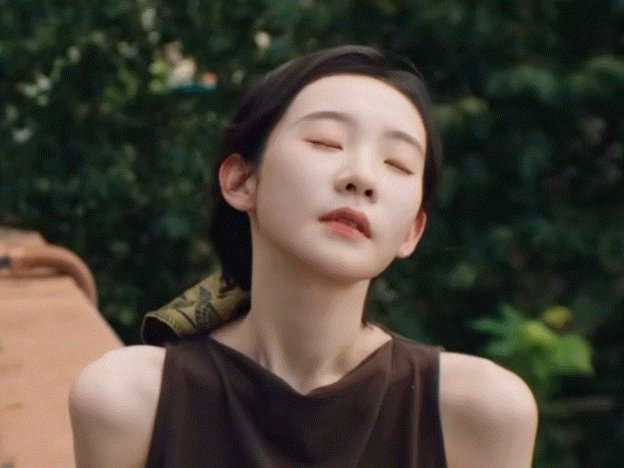 张艺凡有种岁月静好的美[微风][微风] ​​​