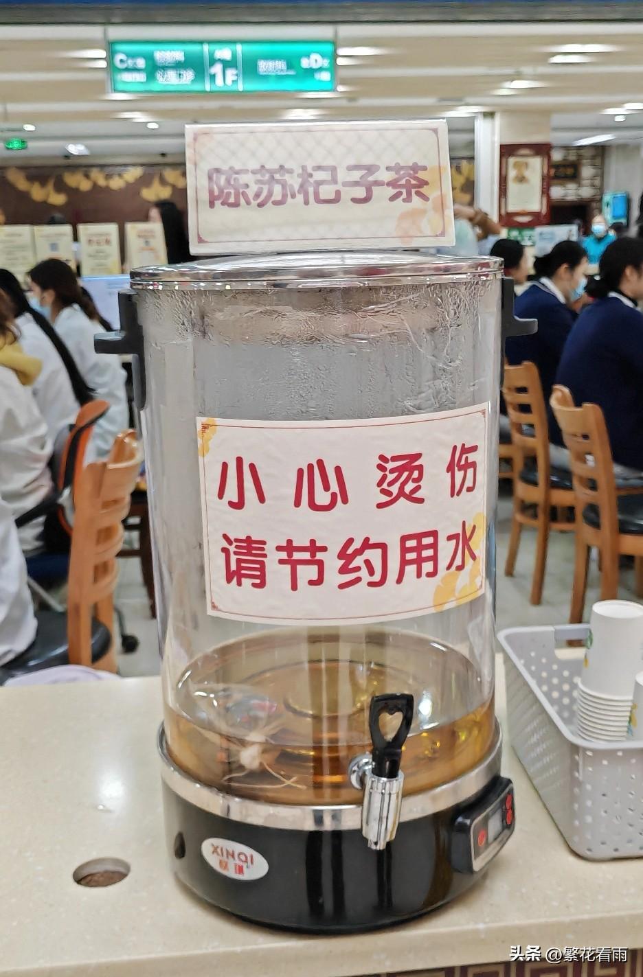 妈妈患癌快两年了，经历手术和化疗后恢复得不错，真的是不幸中的万幸。可每半年的复查