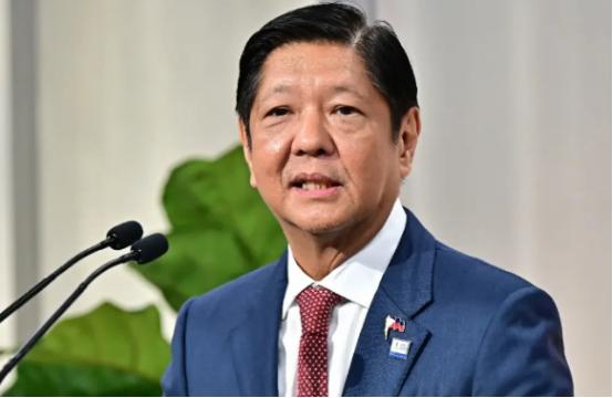 许多国家都在等着中国在南海与菲律宾硬碰硬，结果北京出了一张谁都没想到的牌，如今菲