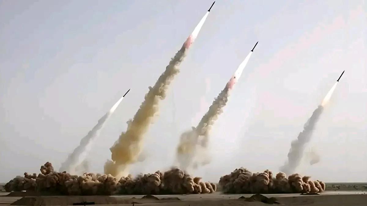 美国大量的隐身战机和轰炸机已经集结在中东地区，美国的航母也在波斯湾待命，美国一边
